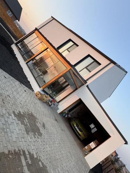 Apartament cu 4 camere decomandat în Căpățânești
