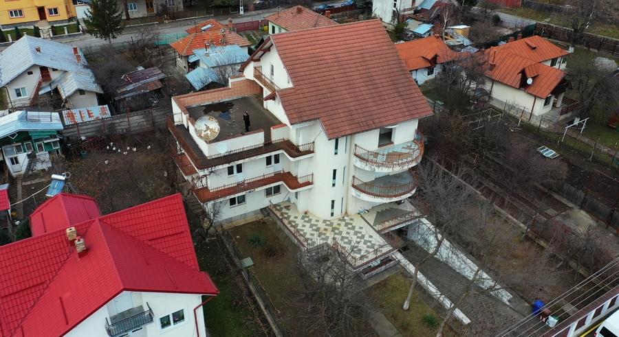 Casă individuală cu 12 camere cu Canalizare în Mușcel