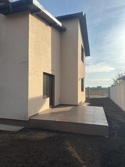 Duplex cu 3 camere cu Teren 300 Mp în Odăi