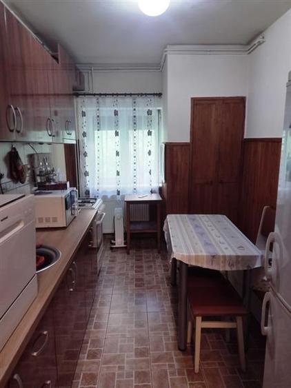 Apartament cu 3 camere decomandat, mobilat în Răcădău