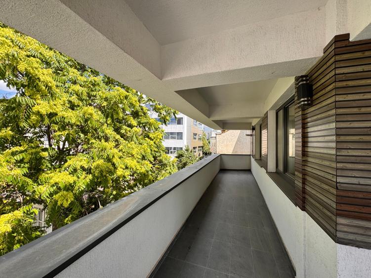 Apartament cu 3 camere decomandat în Herăstrău