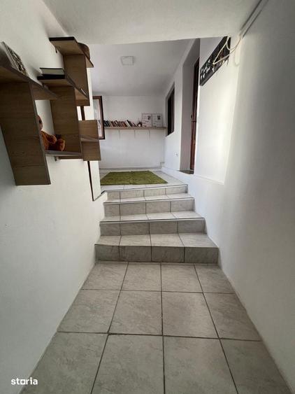 Casă cu 4 camere în Cristian