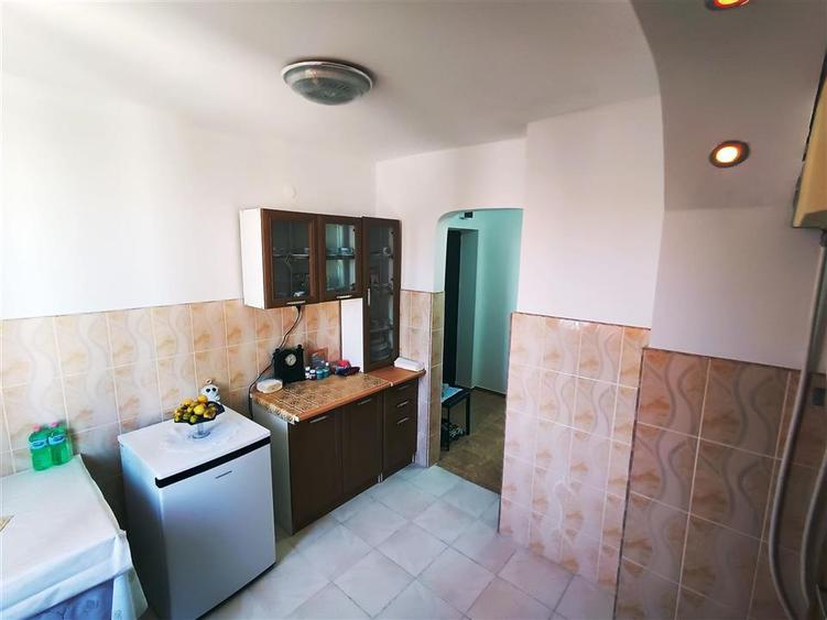 Apartament 3 camere in zona centrala Moldova Noua - 11