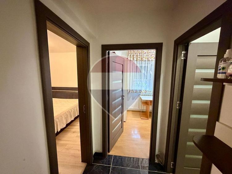 Apartament cu 3 camere decomandat, mobilat în Central
