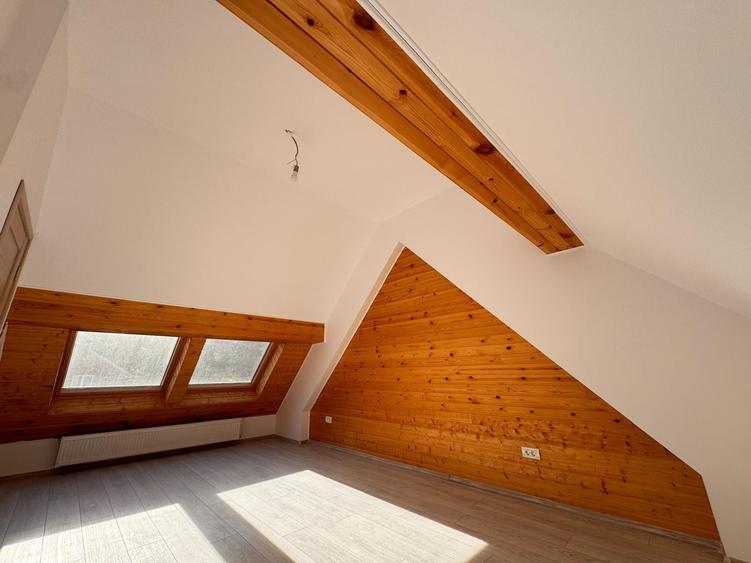 Penthouse cu 5 camere decomandat în Furnica