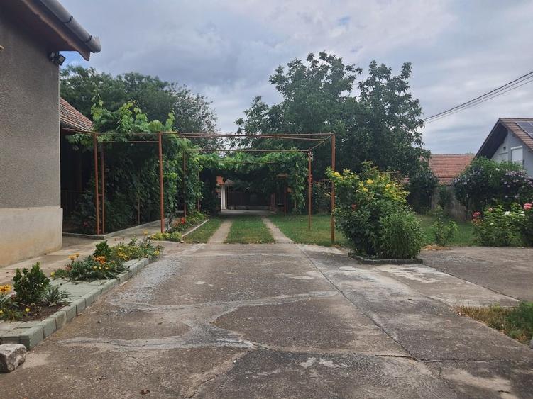 Casă individuală cu 4 camere cu Canalizare în Biled