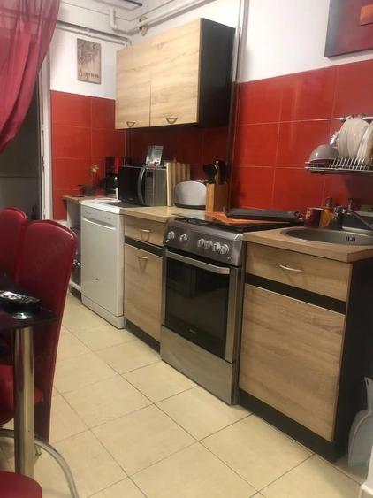 Apartament cu 3 camere decomandat în Spitalul Județean