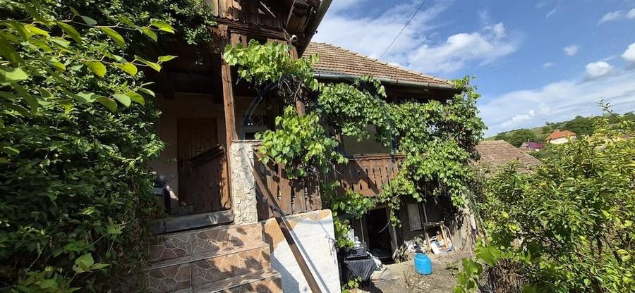 Casă cu 3 camere cu Teren 1116 Mp în Lunca