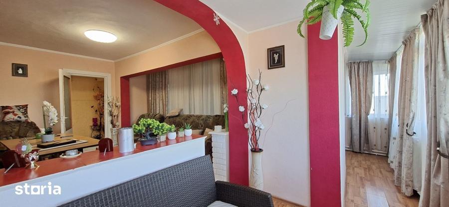 Apartament cu 4 camere decomandat, mobilat în Micro 39