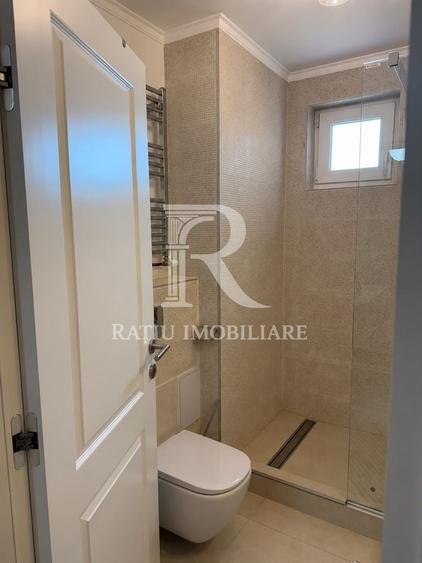 Apartament cu 3 camere decomandat, mobilat în Centru Civic