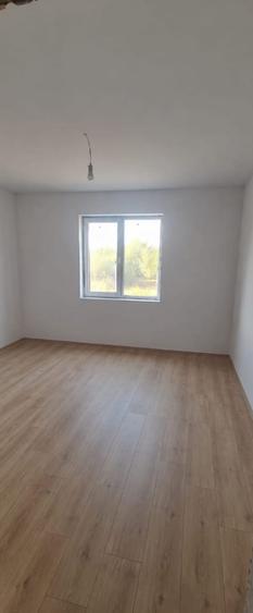 Duplex cu 3 camere cu Teren 300 Mp în Variaș