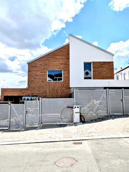 Casă cu Teren 325 Mp în Central
