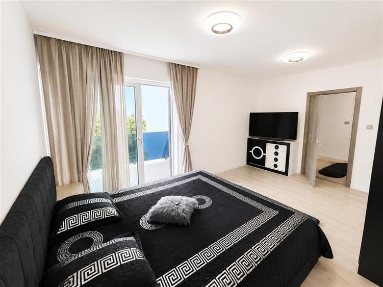 Duplex cu 4 camere cu Teren 198 Mp în Livezeni