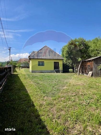 Casă cu 3 camere cu Teren 2097 Mp în Budești