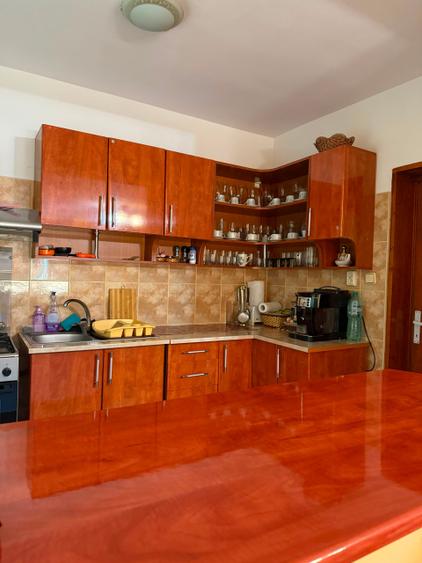 Casă individuală cu 5 camere cu Teren 690 Mp în Podul Vadului