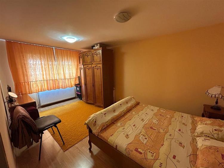 Apartament cu 3 camere decomandat, mobilat în Brăilei
