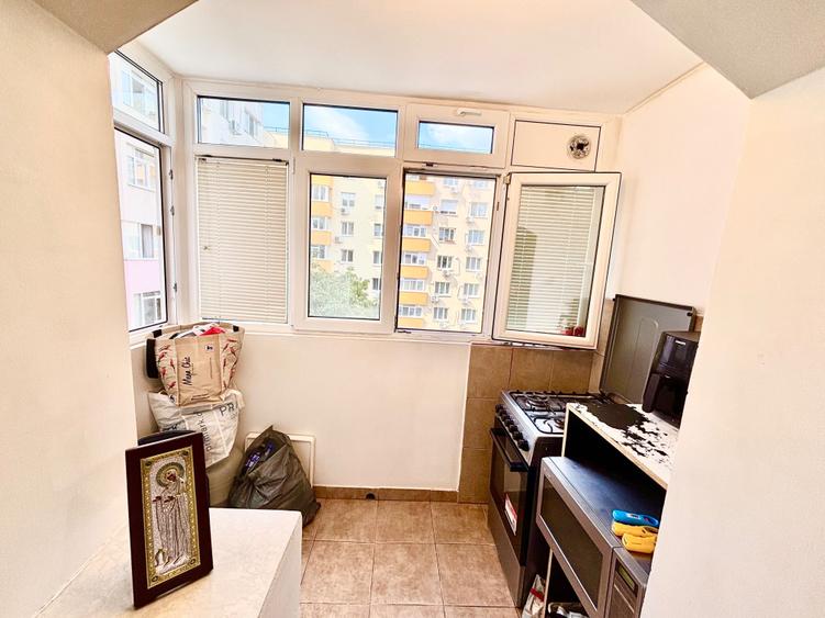 Apartament cu 3 camere decomandat în Titan