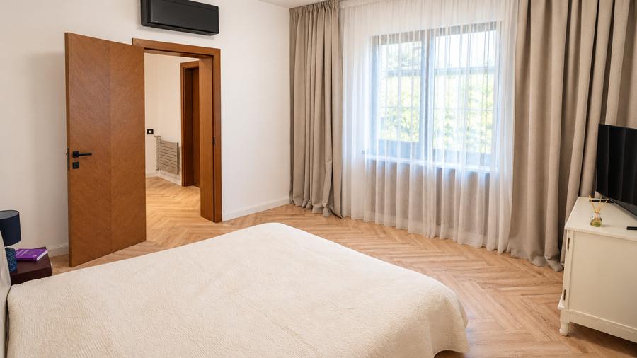 Casă individuală cu 7 camere cu Garaj în Dorobanți
