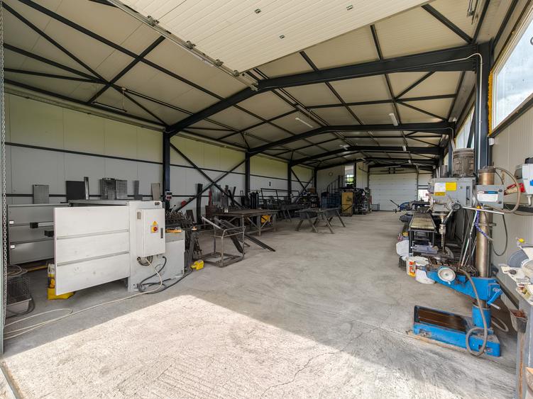 Spațiu industrial, de 248 mp, în Crevedia