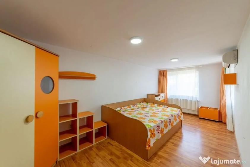 Casă cu 6 camere cu Teren 475 Mp în Găvana