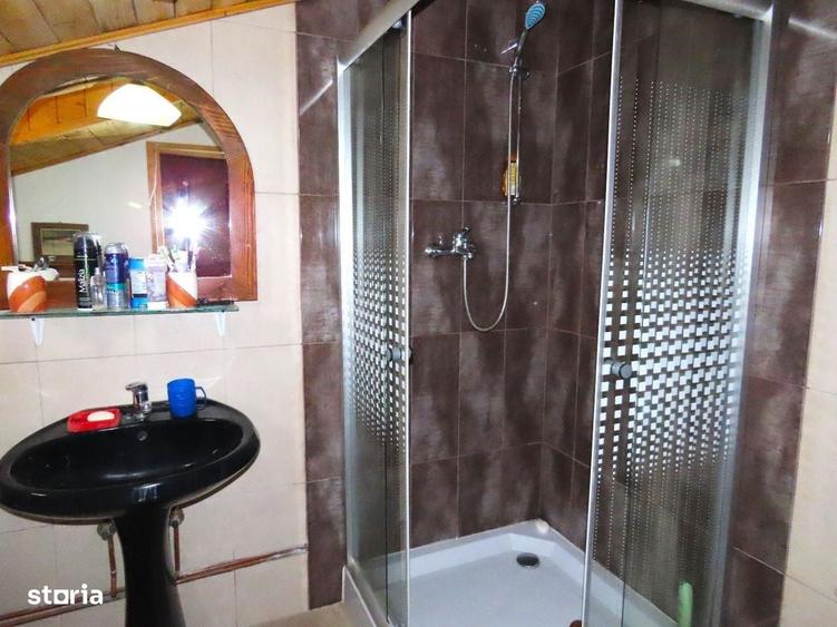 Casă cu 4 camere cu Teren 200 Mp în Moroeni