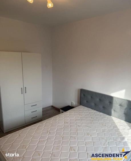 Apartament cu 3 camere decomandat în Tractorul