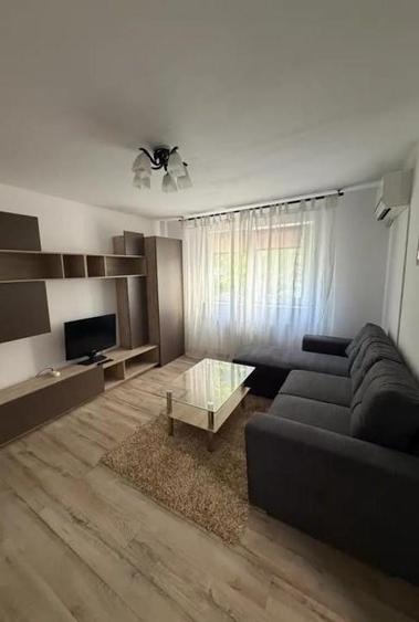 Apartament cu 2 camere semidecomandat, mobilat în Tei