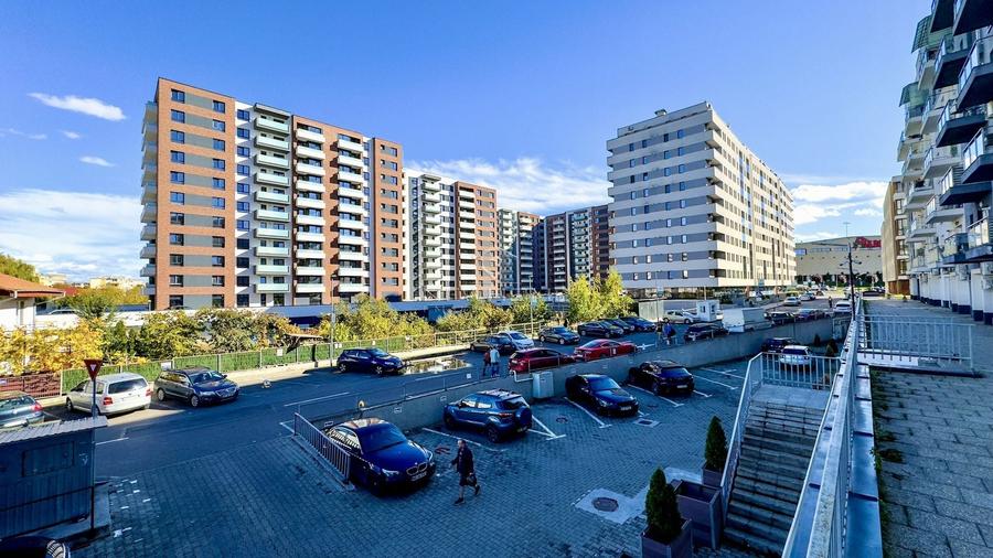 Apartament cu 2 camere semidecomandat, mobilat în Între Lacuri