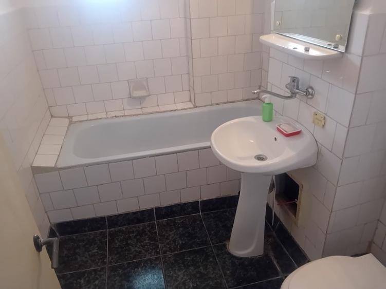 Apartament cu 3 camere decomandat în Calea Romanului