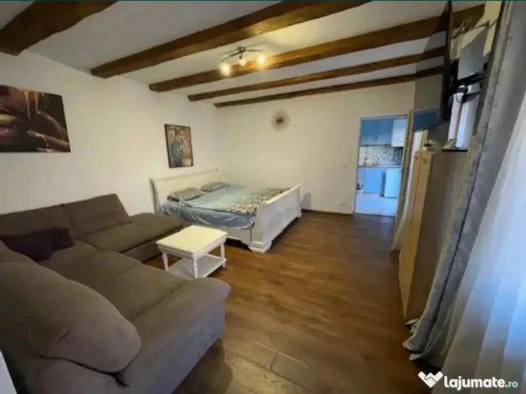 Apartament cu 2 camere semidecomandat în Centrul Istoric