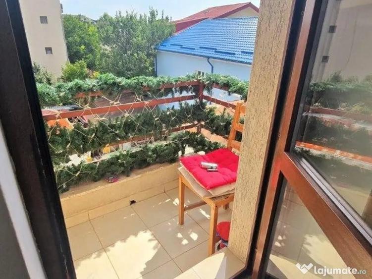 Apartament cu 3 camere decomandat în Jiului