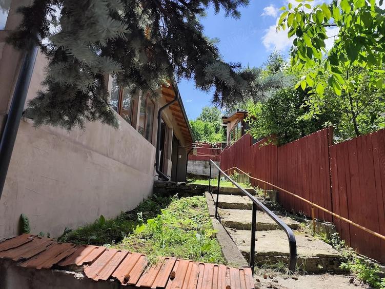Casă cu 2 camere cu Teren 686 Mp în Central