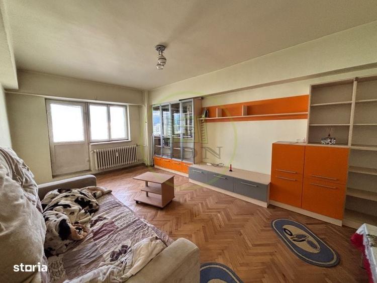Apartament cu 3 camere decomandat în Calea București