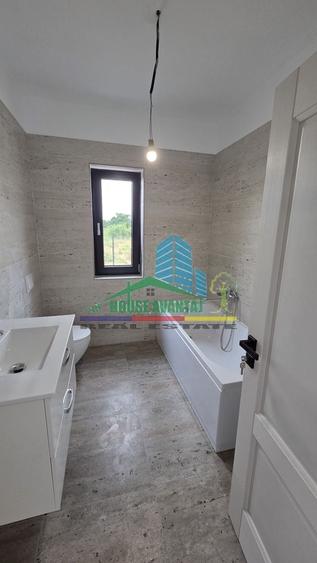 Casă individuală cu 4 camere cu Canalizare în Olteni