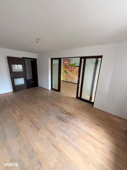 Apartament cu 4 camere în Crângași