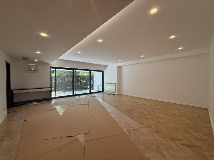 Apartament cu 3 camere semidecomandat, mobilat în Primăverii