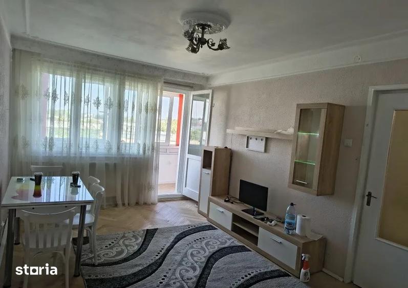 Apartament cu 2 camere semidecomandat în Podu Roș