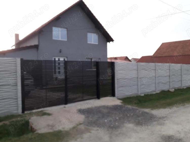 Casă cu Teren 690 Mp în Colonia Mică