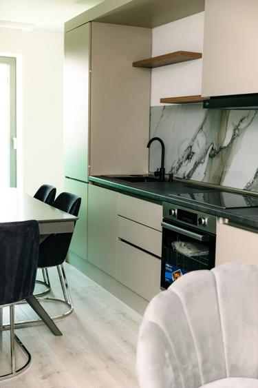 Apartament cu 2 camere semidecomandat, mobilat în Zorilor