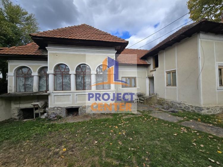 Casă individuală cu 7 camere cu Canalizare în Curtea de Argeș