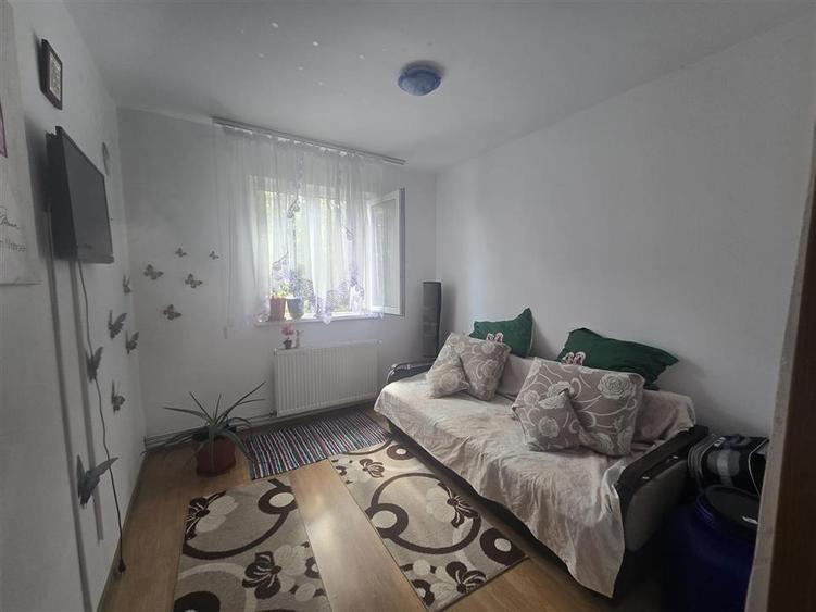 Apartament cu 2 camere semidecomandat, mobilat în Exterior Vest