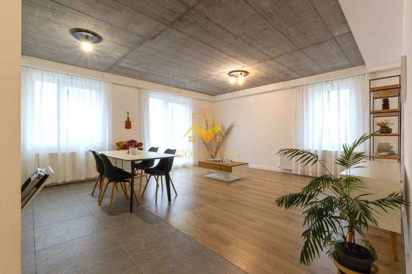 Apartament cu 3 camere semidecomandat în Europa