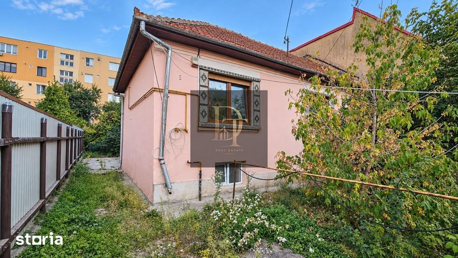 Casă cu 5 camere cu Teren 446 Mp în Florilor