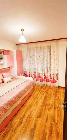 Apartament cu 3 camere decomandat în Obor