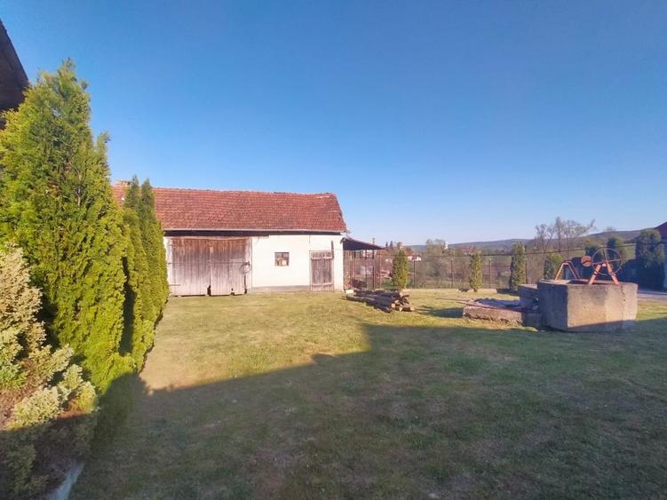 Casă individuală cu 2 camere cu Teren 2980 Mp în Panticeu