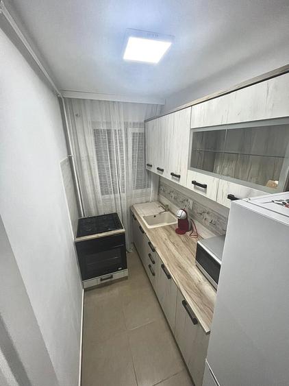 Apartament cu 3 camere semidecomandat în Dacia