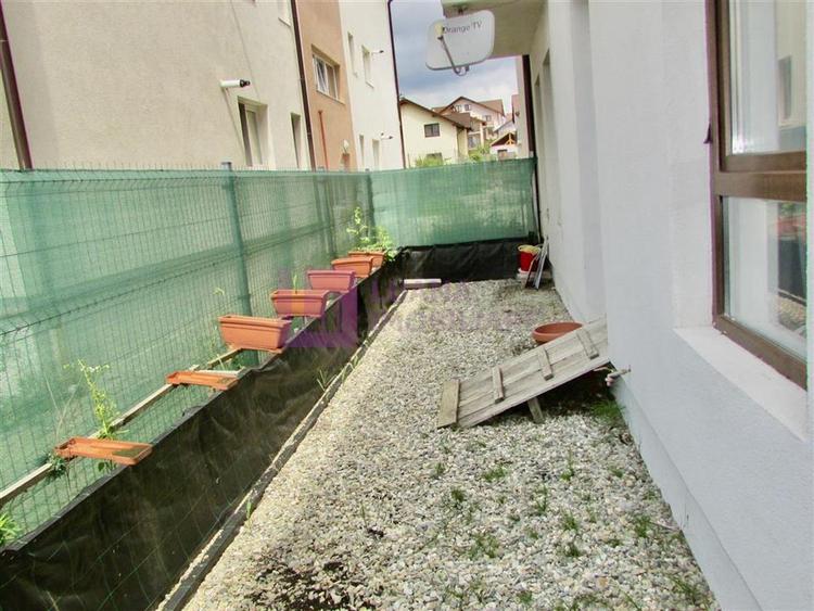 Apartament cu 3 camere semidecomandat, mobilat în Central
