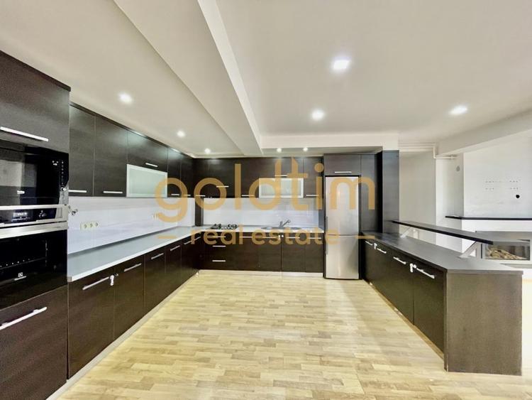 Apartament cu 4 camere semidecomandat, mobilat în Pipera