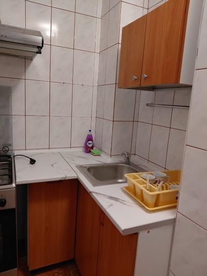 Garsonieră decomandată, mobilată în Vitan Mall