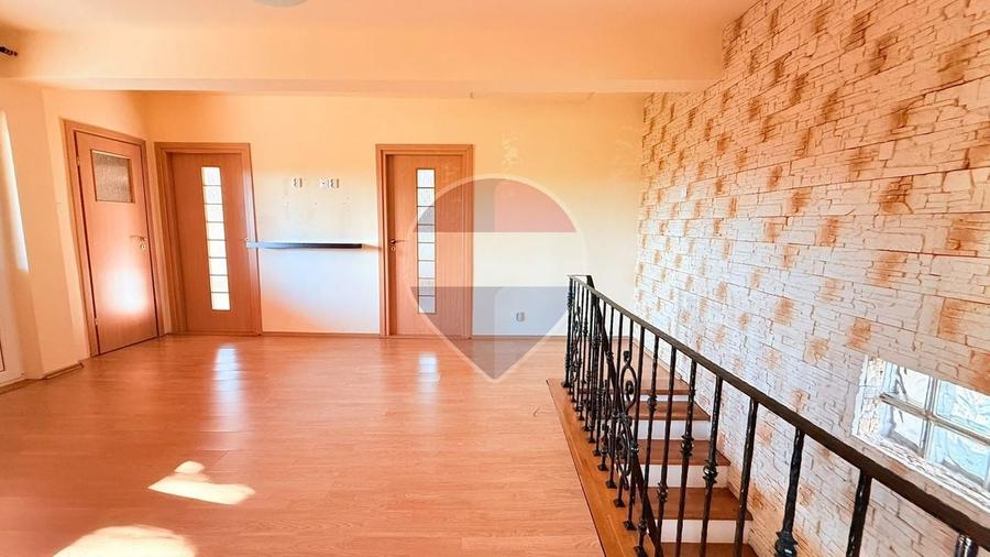 Casă individuală cu 5 camere cu Teren 553 Mp în Clinceni